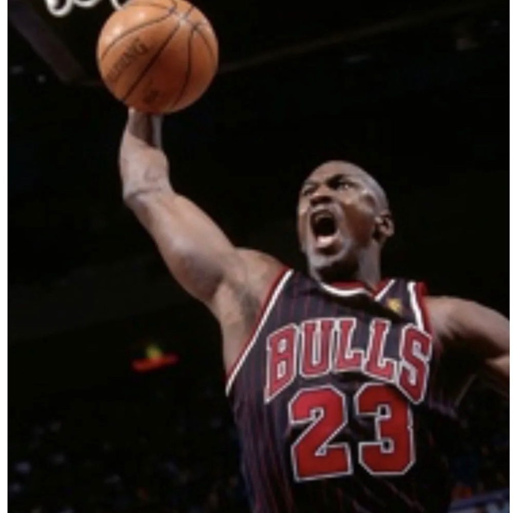 Michael Jordan Bulls 23 Mitchell & Ness Authentic Pinstripe Jersey 1997-…​​​ - Picture 4 of 11